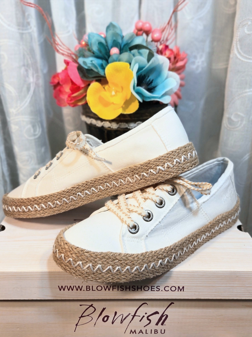 Brand New Blowfish Malibu Buenos Oxford / Lace-Up,  Cream / White 7.5